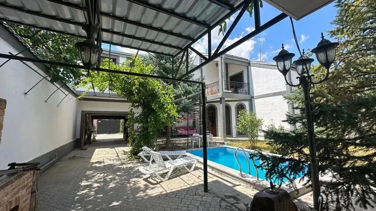 Առանձնատուն, Պտղնի, 160 քմ, լողավազանով, մինչև 40 հյուր — լուսանկար 1
