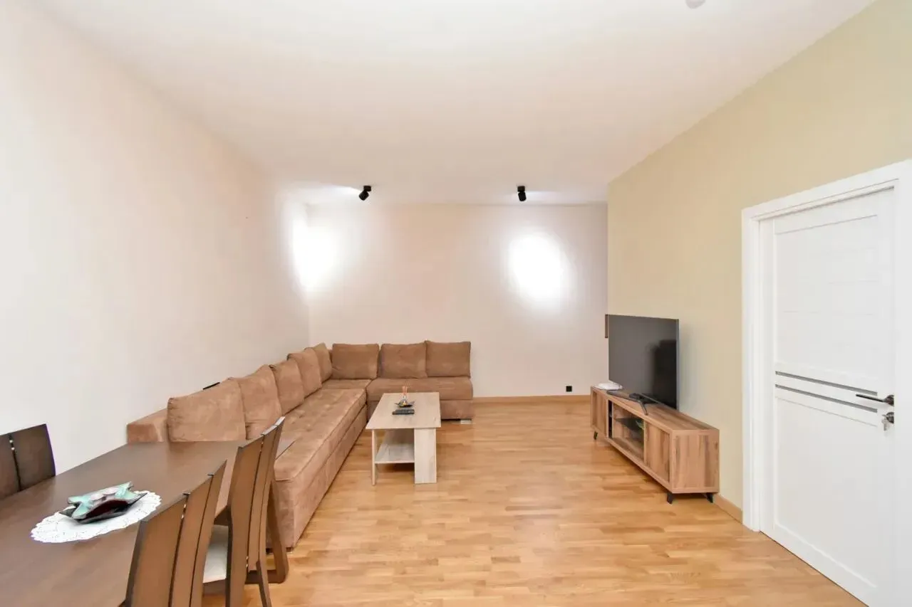 2-սենյականոց բնակարան, Կենտրոն, 60 քմ, 2/5 հարկ — լուսանկար 1