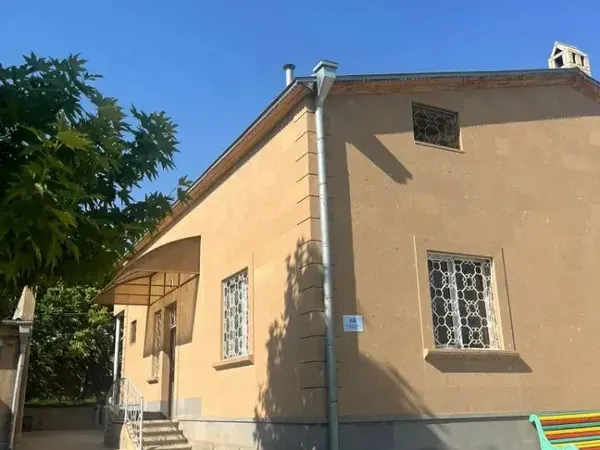 Առանձնատուն, Մուղնի