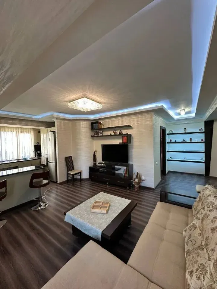 3-սենյականոց բնակարան, Կենտրոն, 70 քմ, 4/14 հարկ — լուսանկար 1