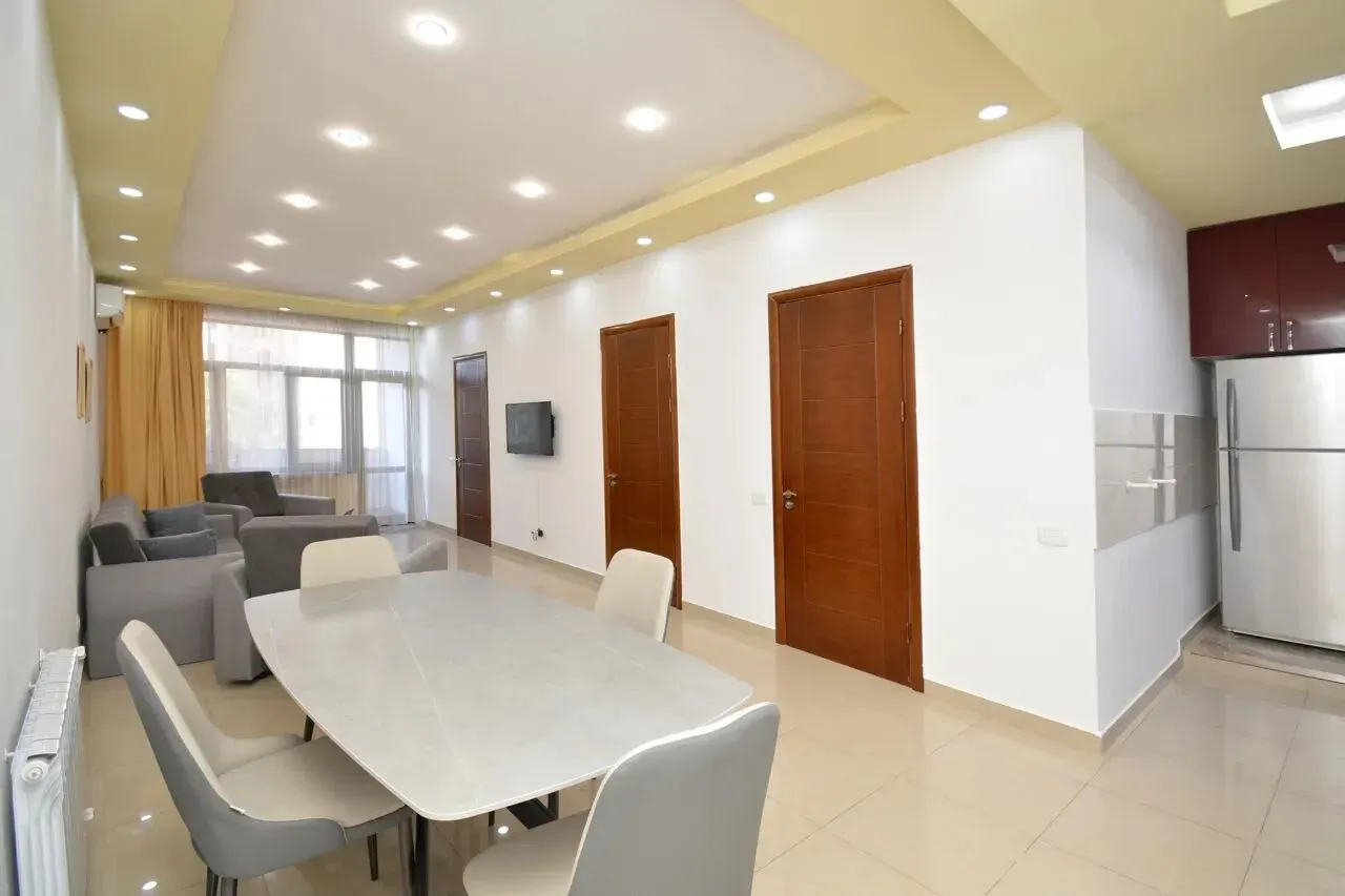 3-սենյականոց բնակարան, Կենտրոն, 80 քմ, 3/10 հարկ — լուսանկար 1