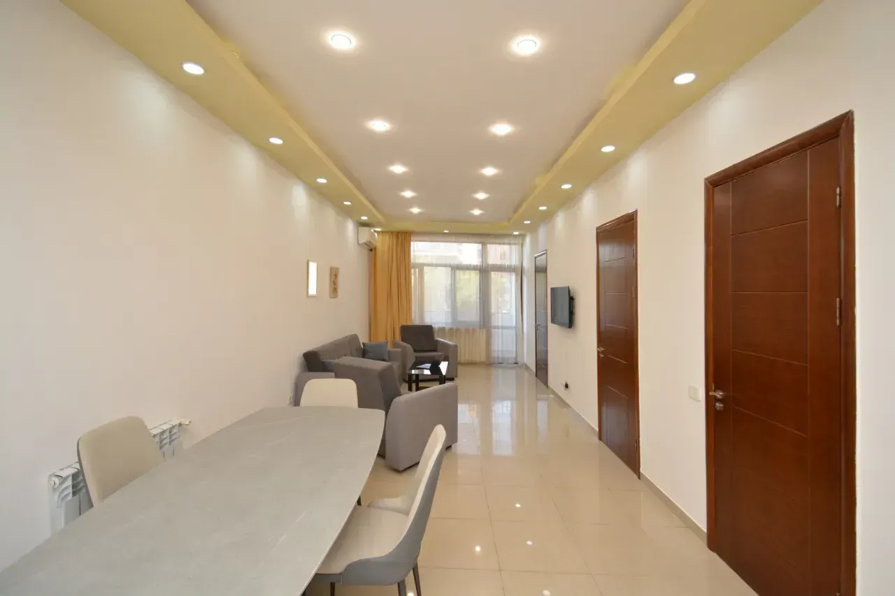 3-սենյականոց բնակարան, Կենտրոն, 80 քմ, 3/10 հարկ — լուսանկար 2