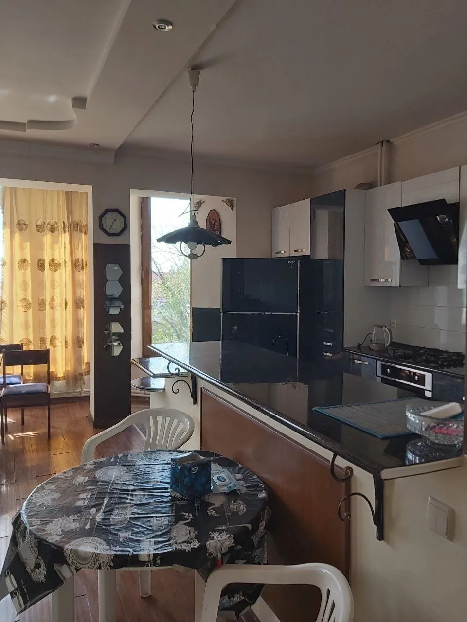 3-սենյականոց բնակարան, Աբովյան, 100 քմ, 1/3 հարկ — լուսանկար 1