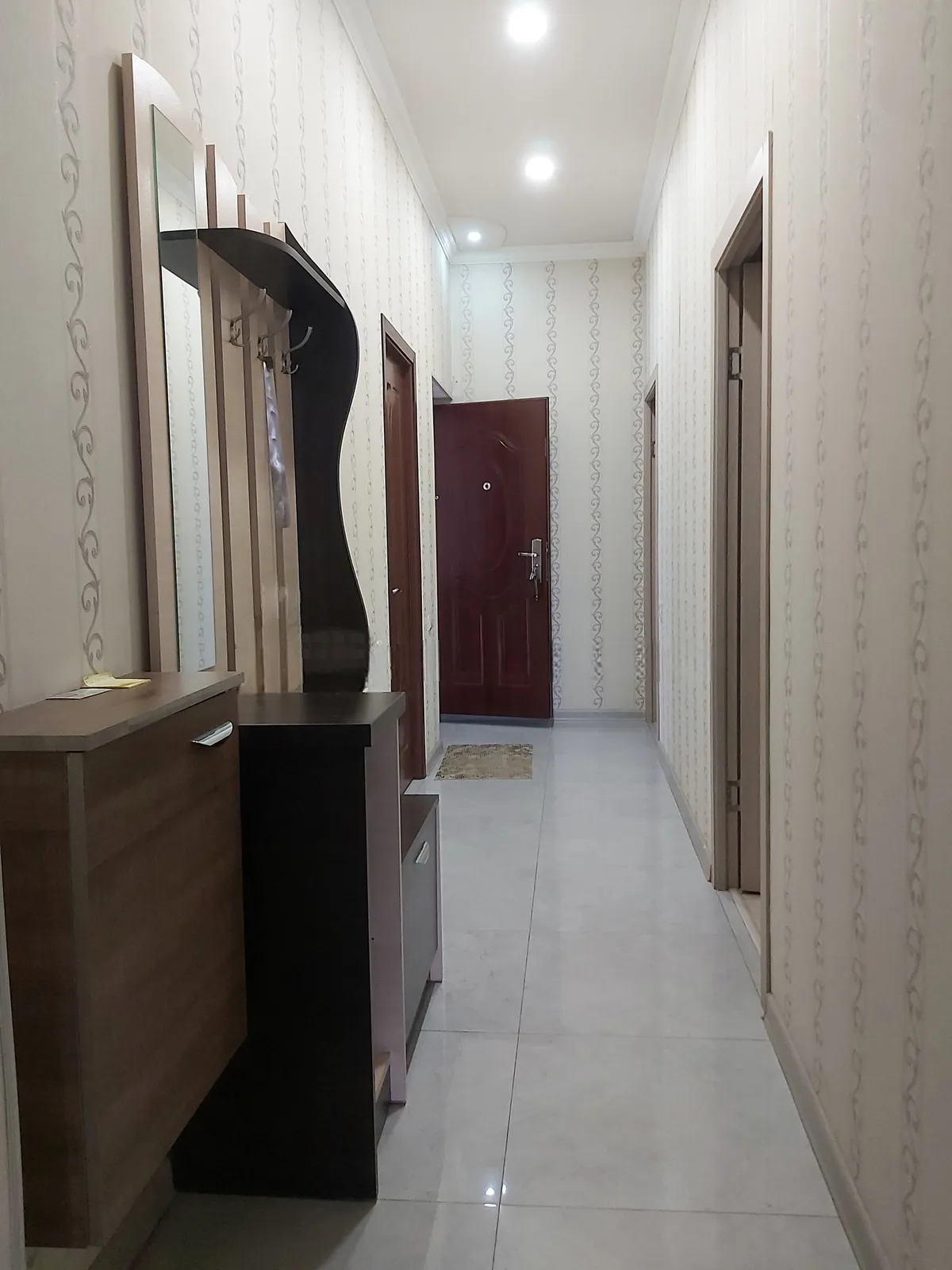 3-սենյականոց բնակարան, Աբովյան, 90 քմ, 2/3 հարկ — լուսանկար 1